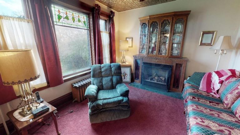 1910 Victorian Bed And Breakfast In Mountain North Dakota — Captivating ...