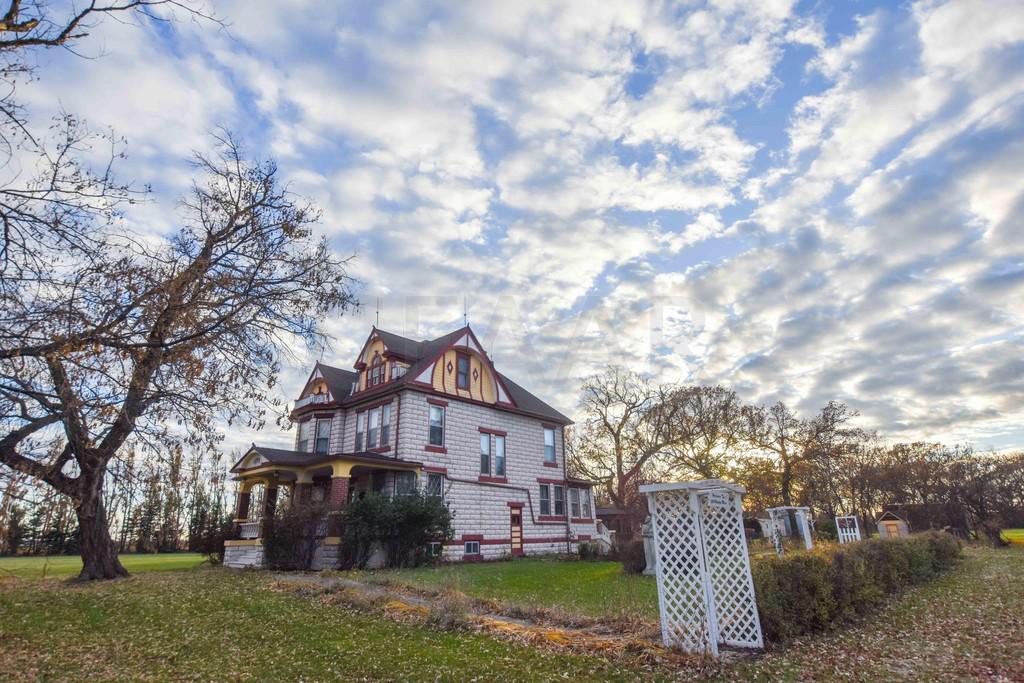 1910 Victorian Bed And Breakfast For Sale In Mountain North Dakota