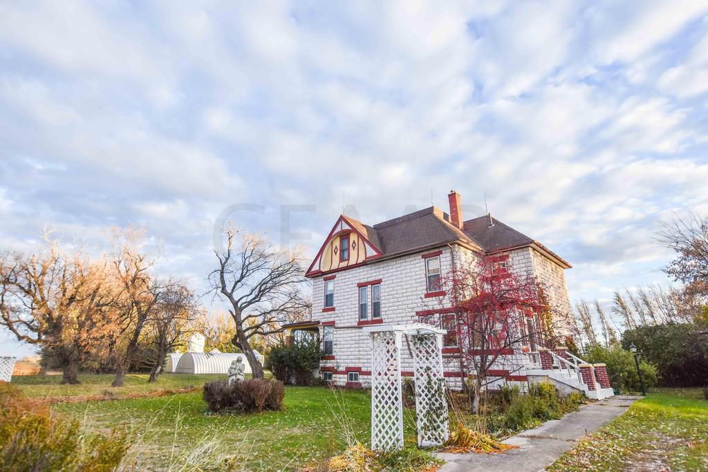 1910 Victorian Bed And Breakfast For Sale In Mountain North Dakota