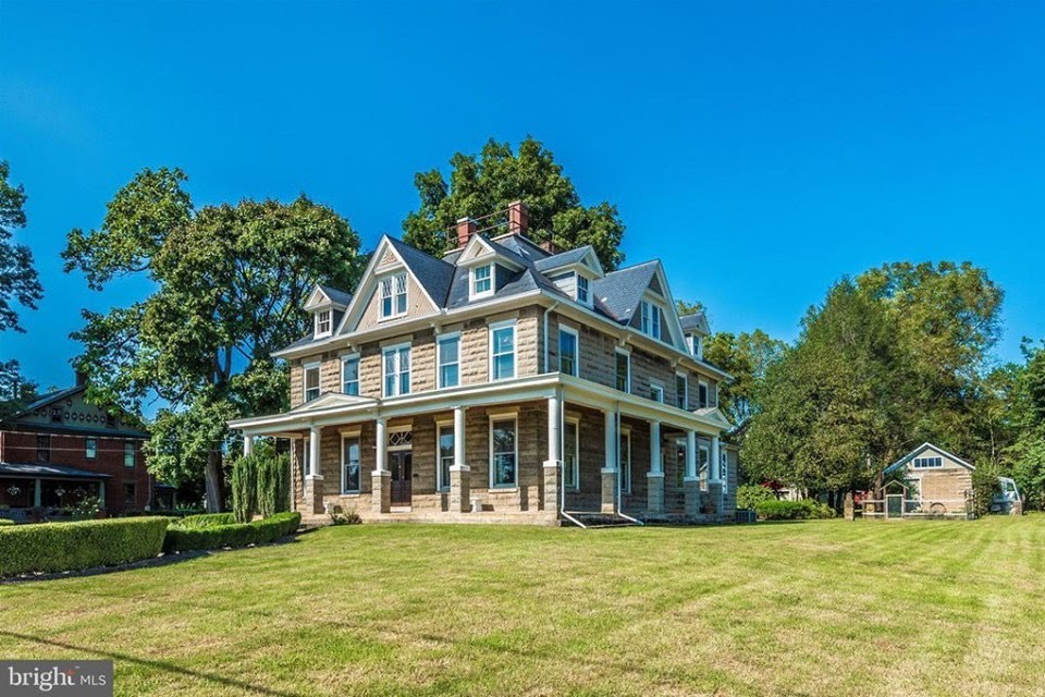 1906 Colonial Revival For Sale In Middletown Maryland — Captivating Houses