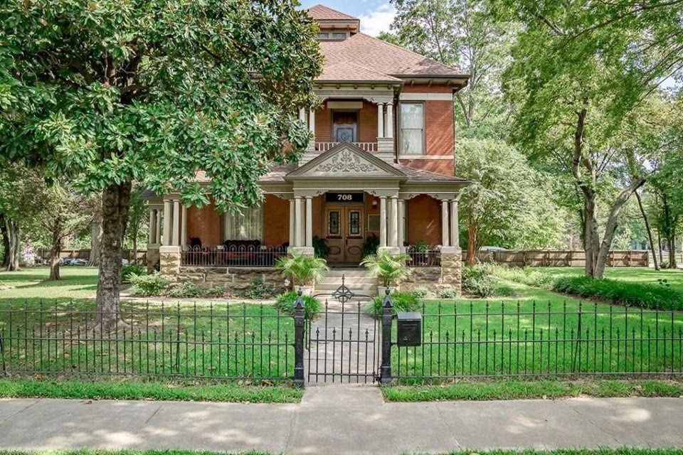 1895 Mansion For Sale In Fort Smith Arkansas — Captivating ...