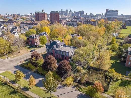 1900 Fixer Upper For Sale In Detroit Michigan — Captivating Houses