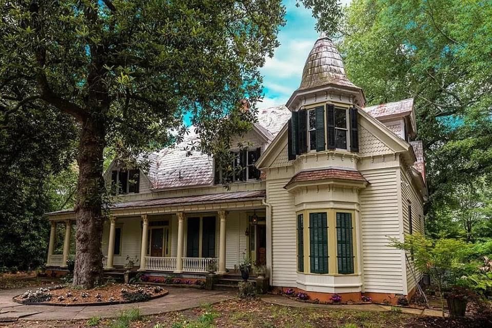 1850 Historic House  For Sale  In Crawford Georgia 