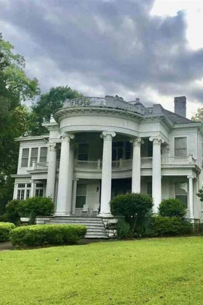 1903 Colonial Revival For Sale In Hazlehurst Mississippi — Captivating ...