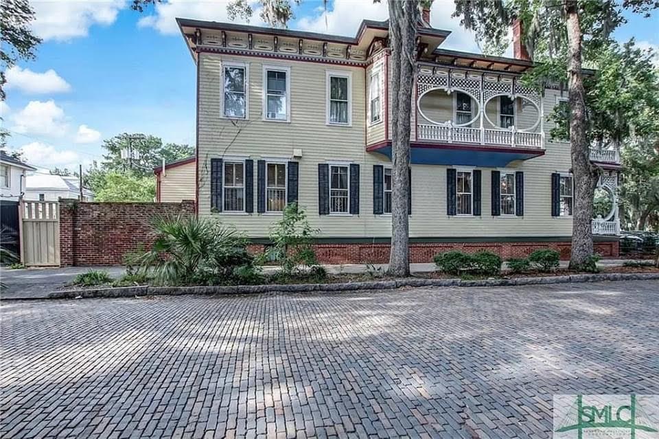 1899 The Gingerbread House For Sale In Savannah Georgia — Captivating Houses 2741