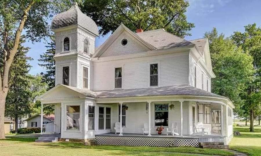 1890 Queen Anne For Sale In Emerson Iowa — Captivating Houses