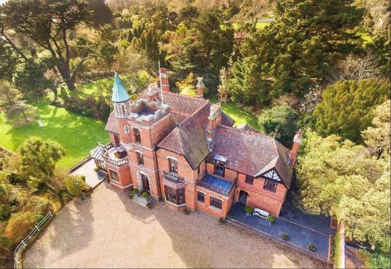 1870 St George's In Dublin Ireland — Captivating Houses