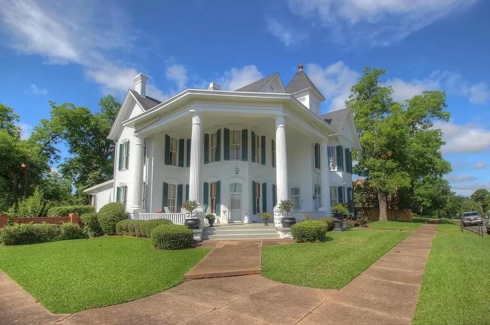 1884 Historic House For Sale In Rusk Texas — Captivating