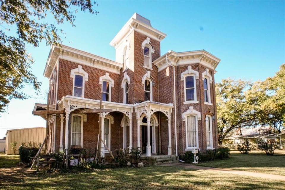 1890 Fixer Upper For Sale In Denison Texas — Captivating Houses