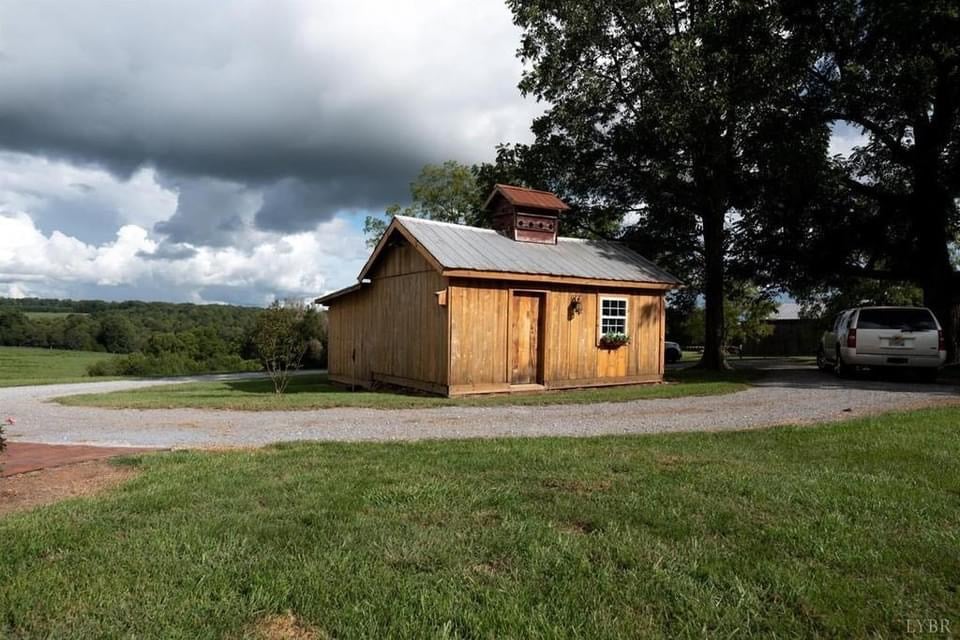 1772 Farmhouse For Sale In Forest Virginia — Captivating Houses