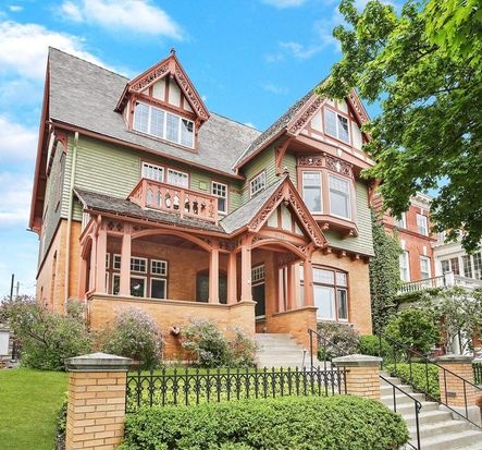 1897 Victorian For Sale In Milwaukee Wisconsin