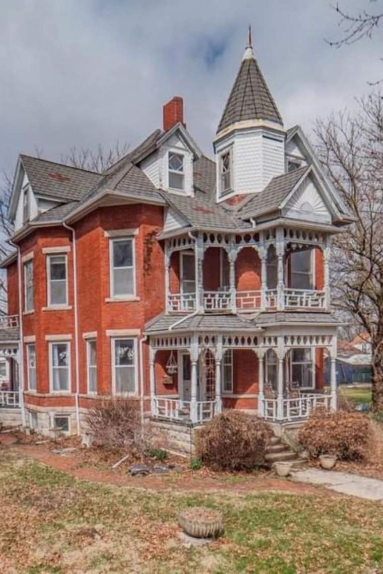 1880 Victorian For Sale In Moberly Missouri — Captivating Houses