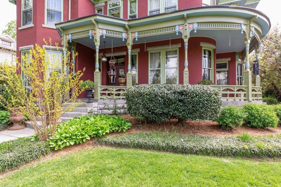 1904 Victorian For Sale In Springfield Tennessee — Captivating Houses