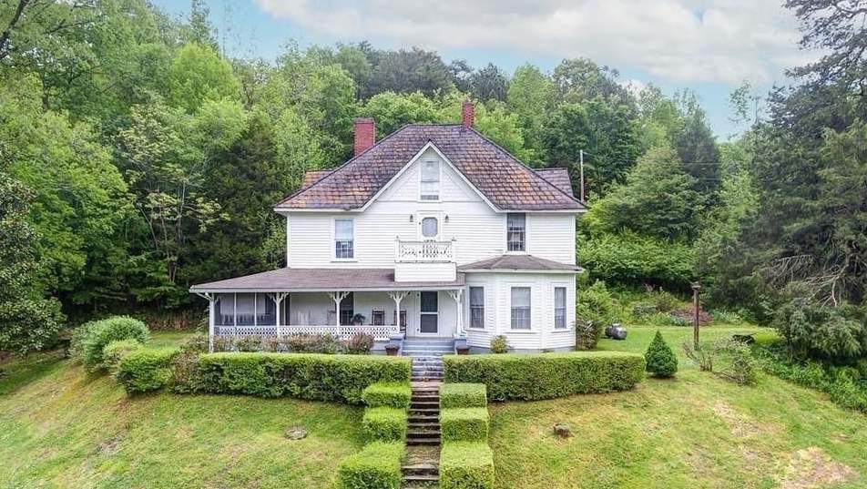 1890 Crawford Place For Sale In Lyerly — Captivating Houses