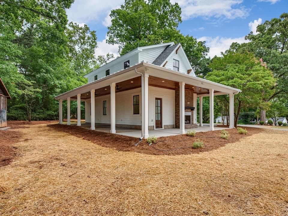 1913 Farmhouse For Sale In Belmont North Carolina — Captivating Houses