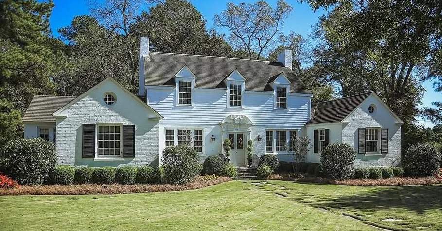 1938 Colonial Revival For Sale In Montezuma Georgia — Captivating Houses