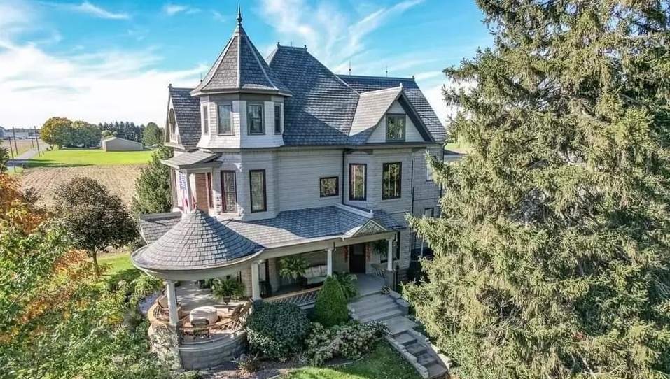 1905 Victorian For Sale In Delphi Indiana — Captivating Houses