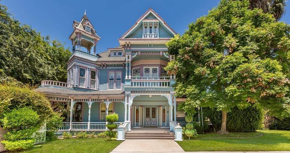 1890 Edwards Mansion For Sale In Redlands California — Captivating Houses