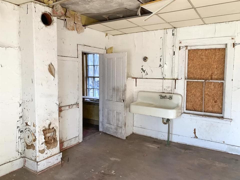 1860 Fixer Upper For Sale In St Johnsbury Vermont