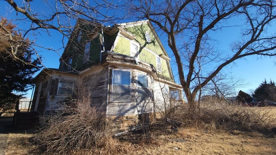 1910 Dutch Colonial For Free In Lincoln Kansas