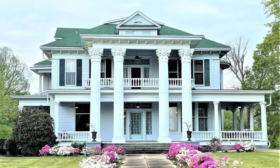 1907 Neoclassical For Sale In Oakland Mississippi — Captivating Houses