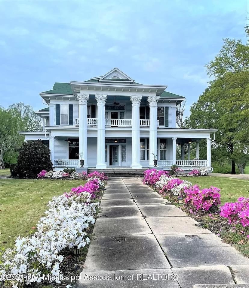 1907 Neoclassical For Sale In Oakland Mississippi