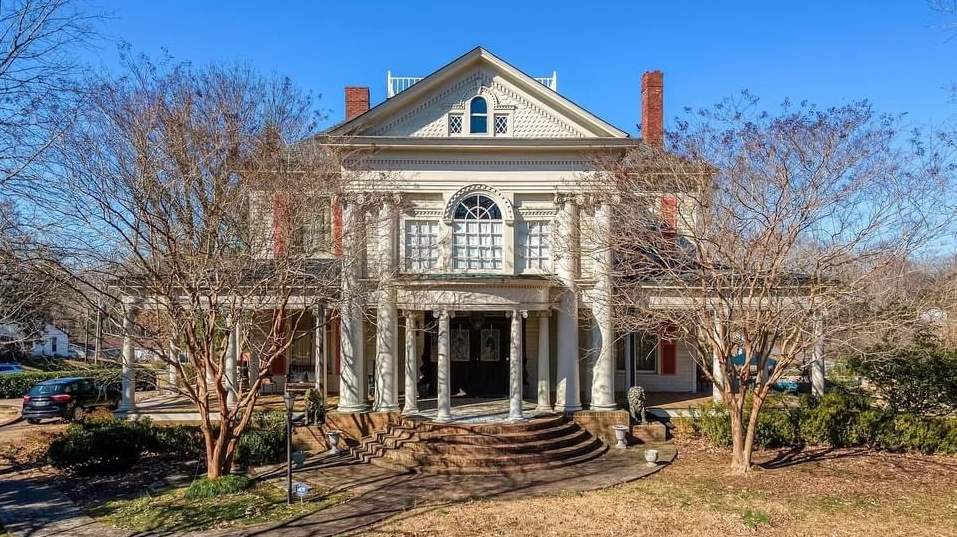 1902 Neoclassical For Sale In Jasper Alabama — Captivating Houses