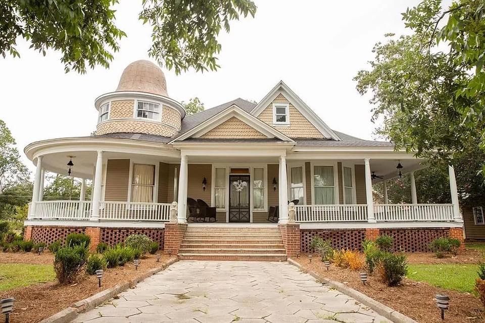 1910 Victorian For Sale In Willacoochee Georgia — Captivating Houses