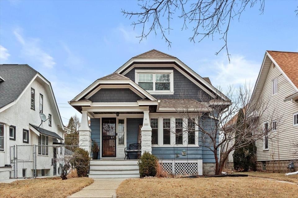 1920 Bungalow For Sale In Milwaukee Wisconsin — Captivating Houses