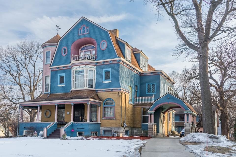 1894 Victorian For Sale In Elgin Illinois — Captivating Houses