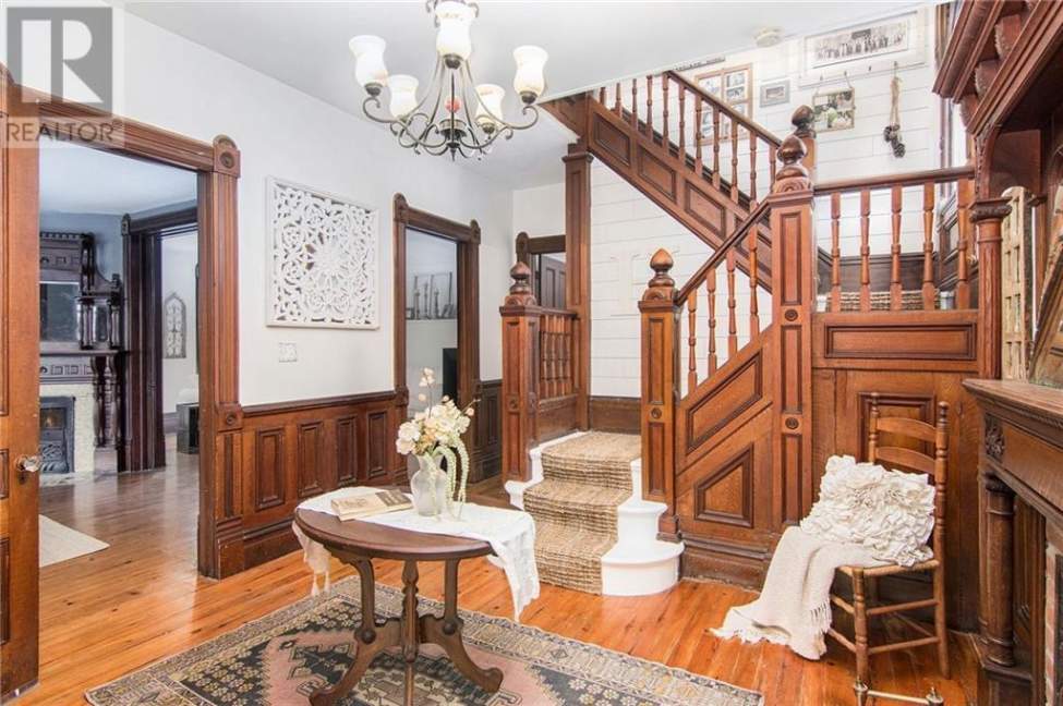 1892 Victorian For Sale In Ontario Canada Captivating Houses   54269783 8EEC 4A9A BEC5 A7D10C546C7F 975x648 