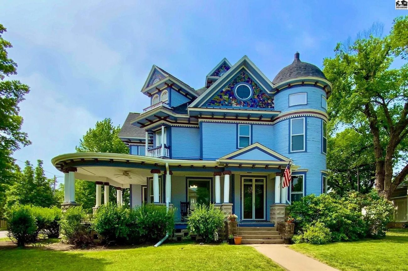1902 Victorian For Sale In Hutchinson Kansas — Captivating Houses