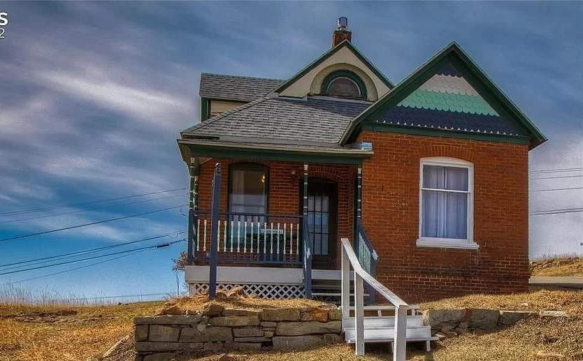 1906 Historic House For Sale In Cripple Creek Colorado — Captivating Houses