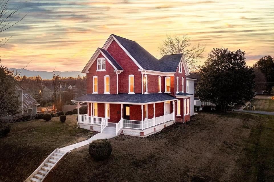 1800's Historic House For Sale In Johnson City Tennessee — Captivating Houses