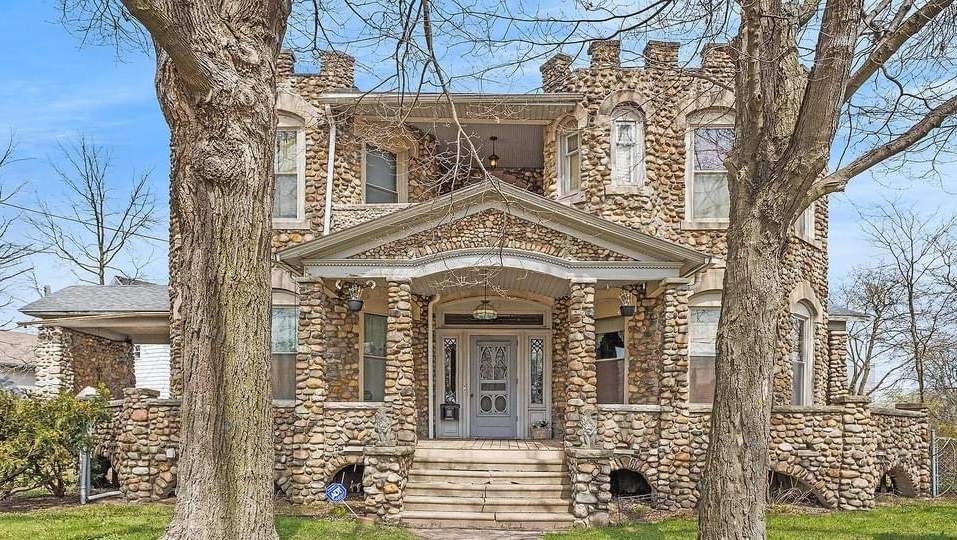 1906 Stone House For Sale In Battle Creek Michigan — Captivating Houses