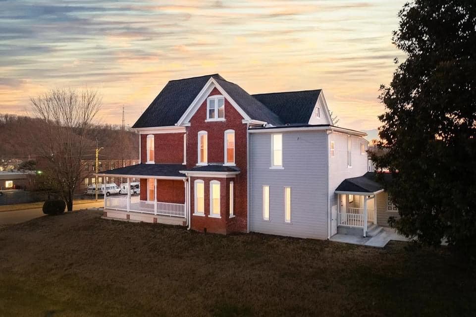 1800's Historic House For Sale In Johnson City Tennessee