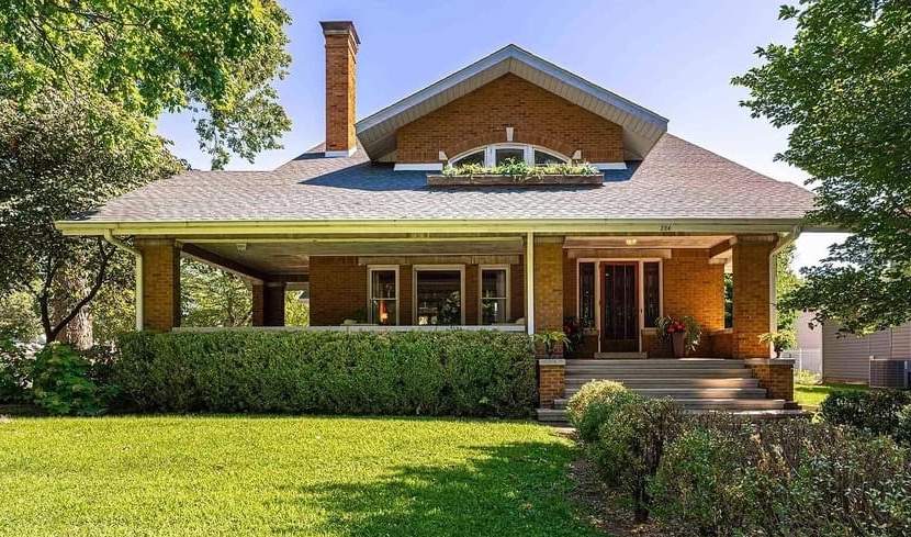 1920 Craftsman For Sale In Lincoln Illinois — Captivating Houses