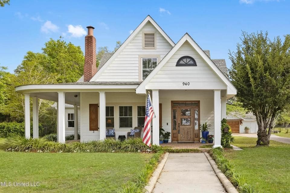 1940 Historic House For Sale In Gulfport Mississippi — Captivating Houses