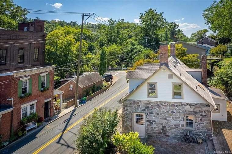 1731 The Sandstone Cottage In Piermont New York — Captivating Houses