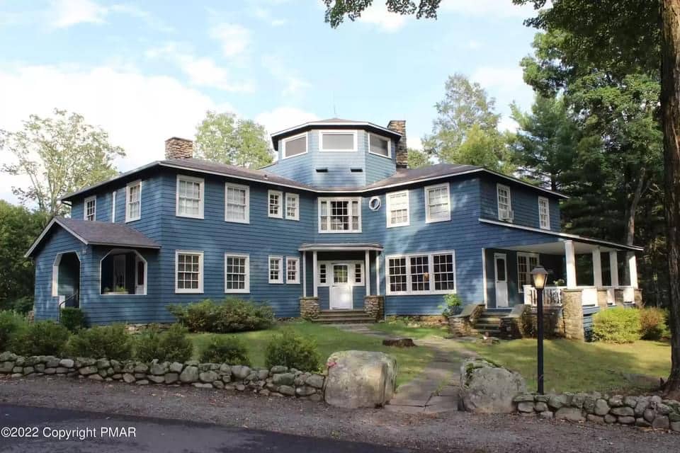 1905 Crestwood Cottage For Sale In Buck Hill Falls Pennsylvania — Captivating Houses
