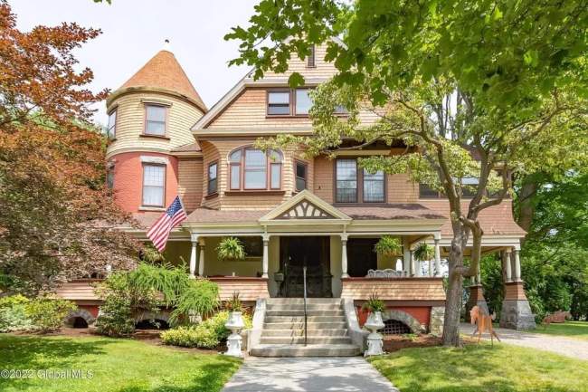 1887 Victorian In Saratoga New York — Captivating Houses