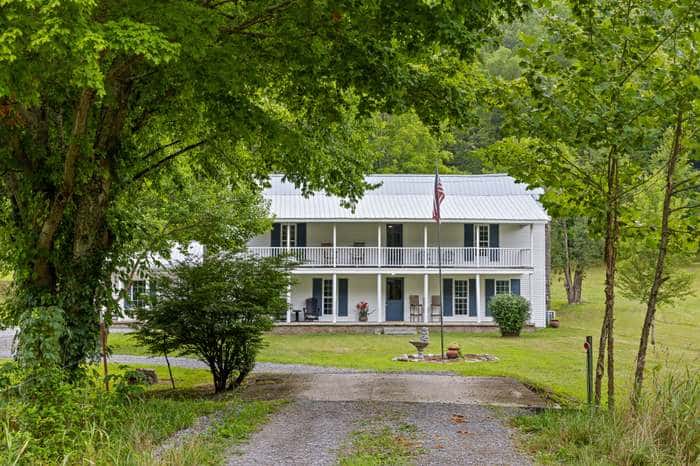 1810 Historic House For Sale In Woodbury Tennessee