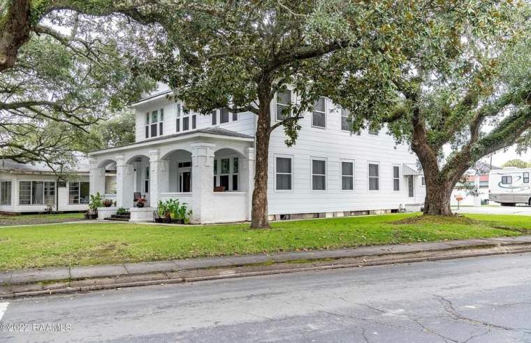 1930 Historic House For Sale In New Iberia Louisiana — Captivating Houses