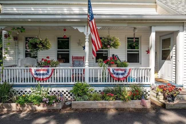 1895 Farmhouse In Berwick Maine — Captivating Houses