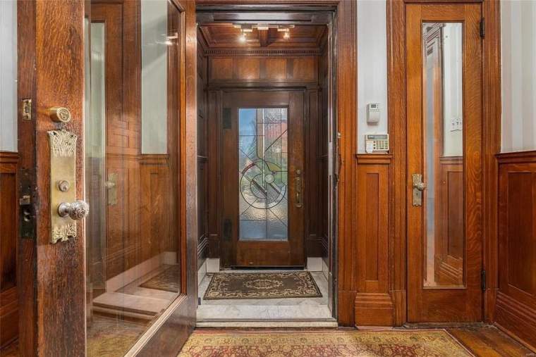 1893 Stone House In Saint Louis Missouri — Captivating Houses