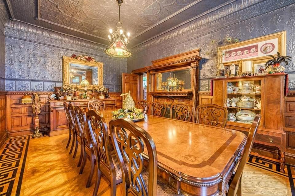 1887 Victorian For Sale In Chatham Ontario Canada