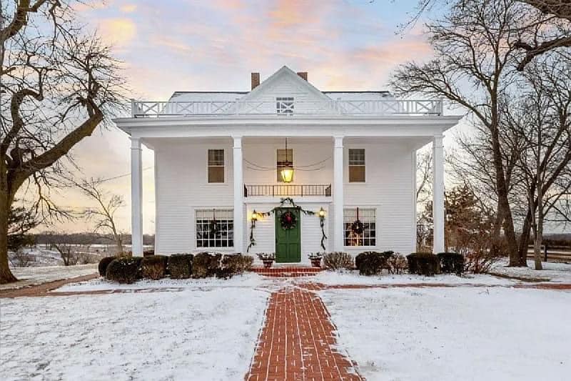 1899 Colonial Revival For Sale In Council Bluffs Iowa