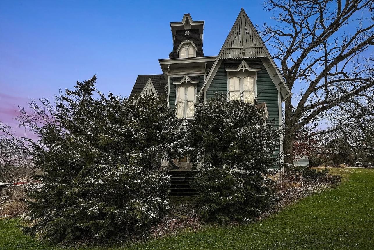1872 Gothic Revival For Sale In Willow Springs Illinois