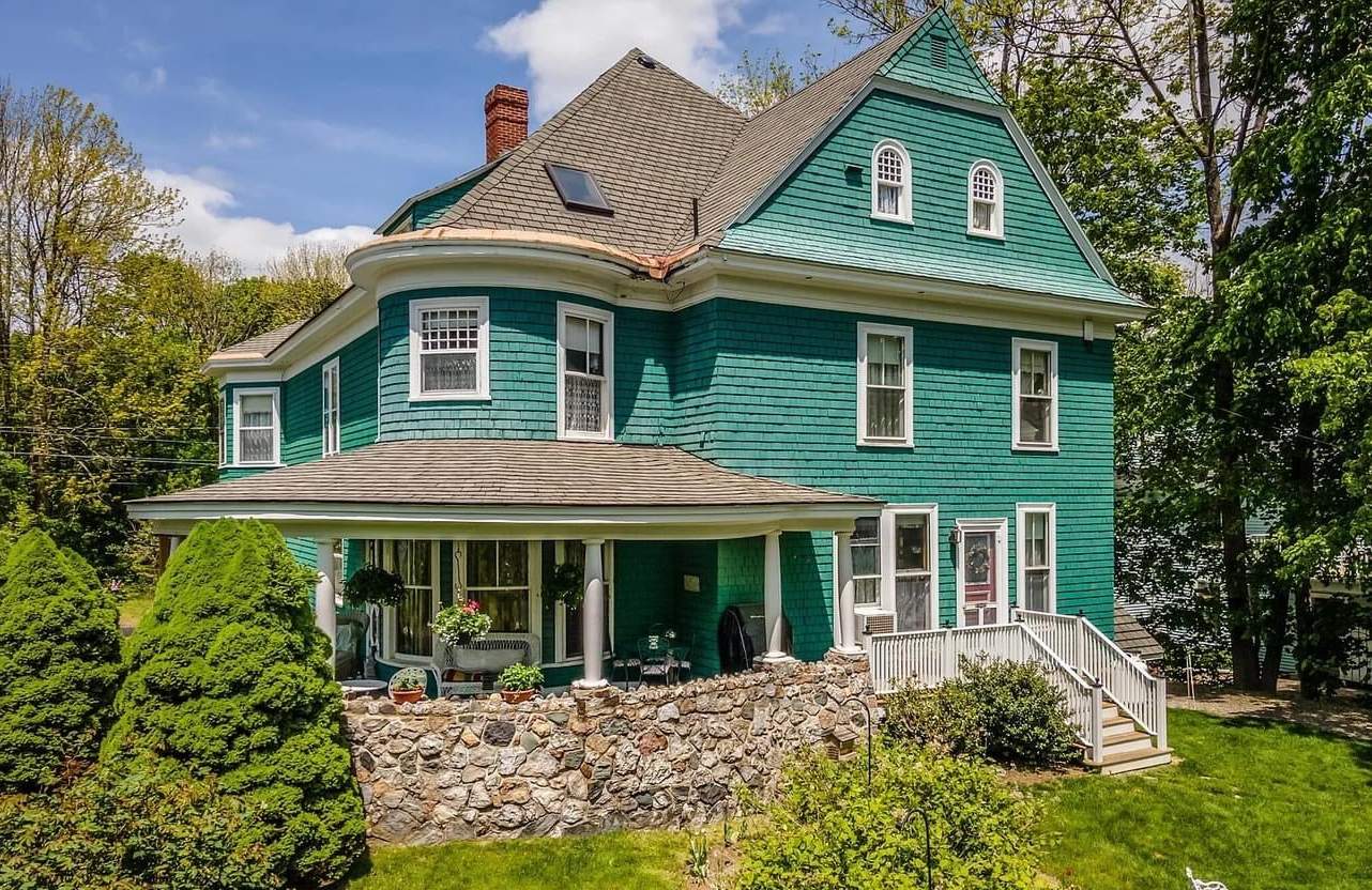 1898 Victorian For Sale In Belfast Maine — Captivating Houses