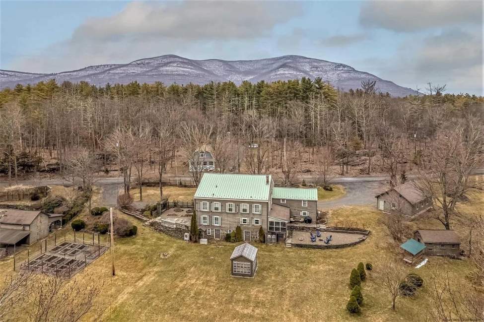 1720 Stone House In Woodstock New York Captivating Houses   3A4CCB99 4994 47B4 958E 23727E7C7F6A 975x649 